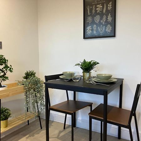 Magnificent Refurbished 1 Bed Flat Few Steps To High St ! - 4 East House Διαμέρισμα Έπσομ Εξωτερικό φωτογραφία