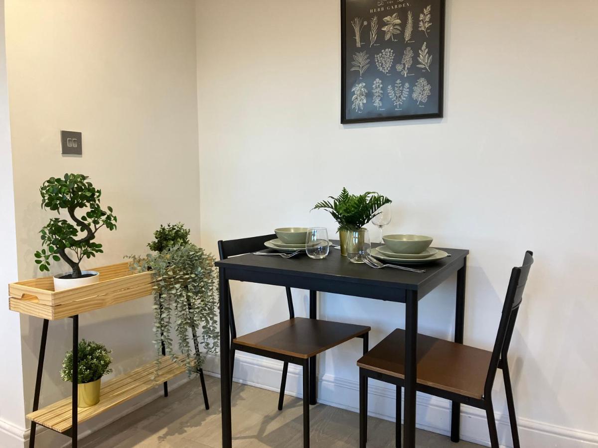 Magnificent Refurbished 1 Bed Flat Few Steps To High St ! - 4 East House Διαμέρισμα Έπσομ Εξωτερικό φωτογραφία