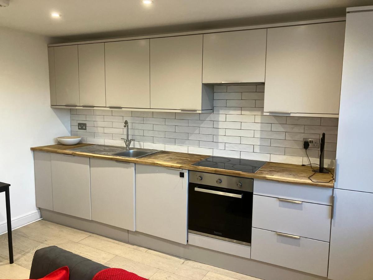 Magnificent Refurbished 1 Bed Flat Few Steps To High St ! - 4 East House Διαμέρισμα Έπσομ Εξωτερικό φωτογραφία