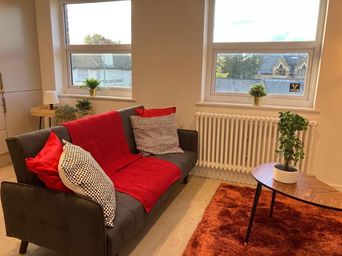 Magnificent Refurbished 1 Bed Flat Few Steps To High St ! - 4 East House Διαμέρισμα Έπσομ Εξωτερικό φωτογραφία