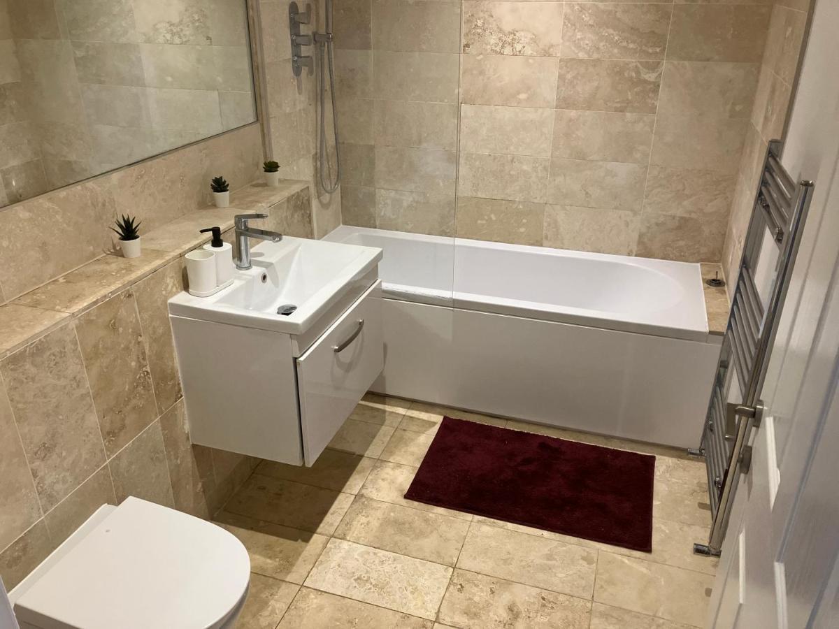 Magnificent Refurbished 1 Bed Flat Few Steps To High St ! - 4 East House Διαμέρισμα Έπσομ Εξωτερικό φωτογραφία